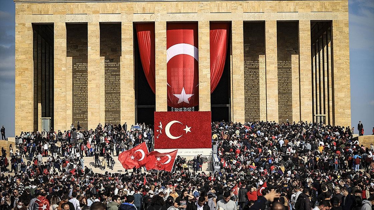 Atatürk'ün Ebediyete İntikalinin 83. Yılında Vatandaşlar Anıtkabir'e Akın Etti
