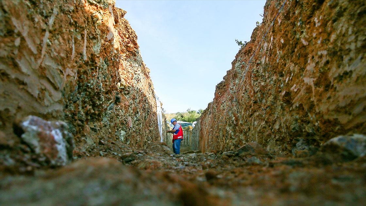 İzmir'deki Fay Hatlarının Röntgeni Çekiliyor