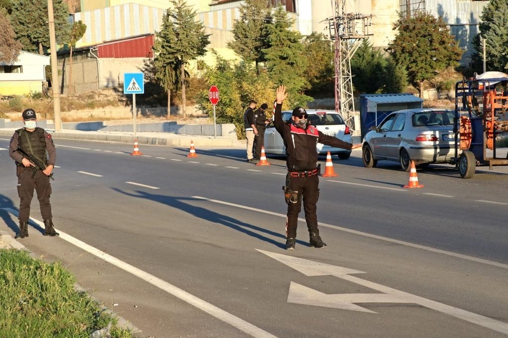 “Türkiye Güven Huzur” Uygulamasında Aranan Bin 111 Kişi Yakalandı
