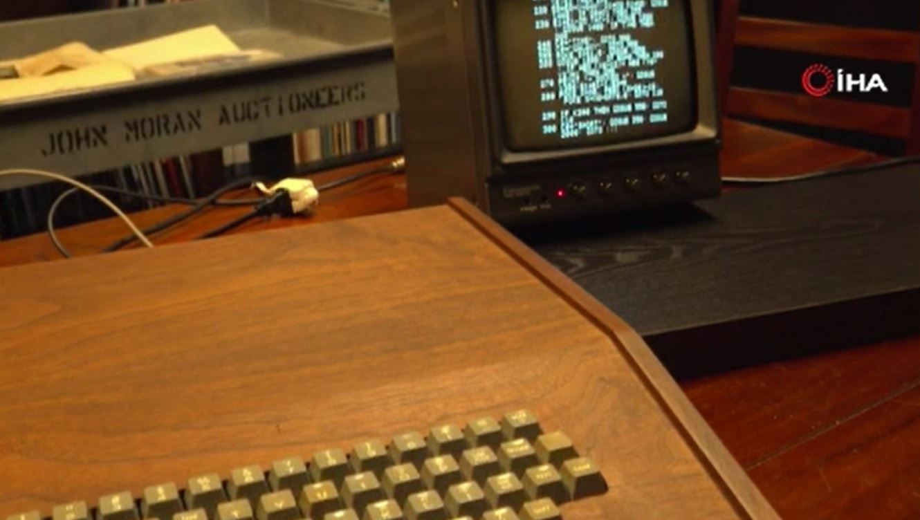 Apple’ın ilk bilgisayarı 400 bin dolara satıldı