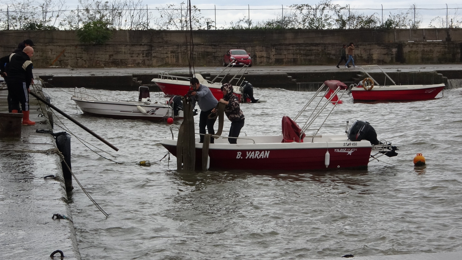 Ordu’da balıkçı teknesi fırtına nedeniyle alabora oldu