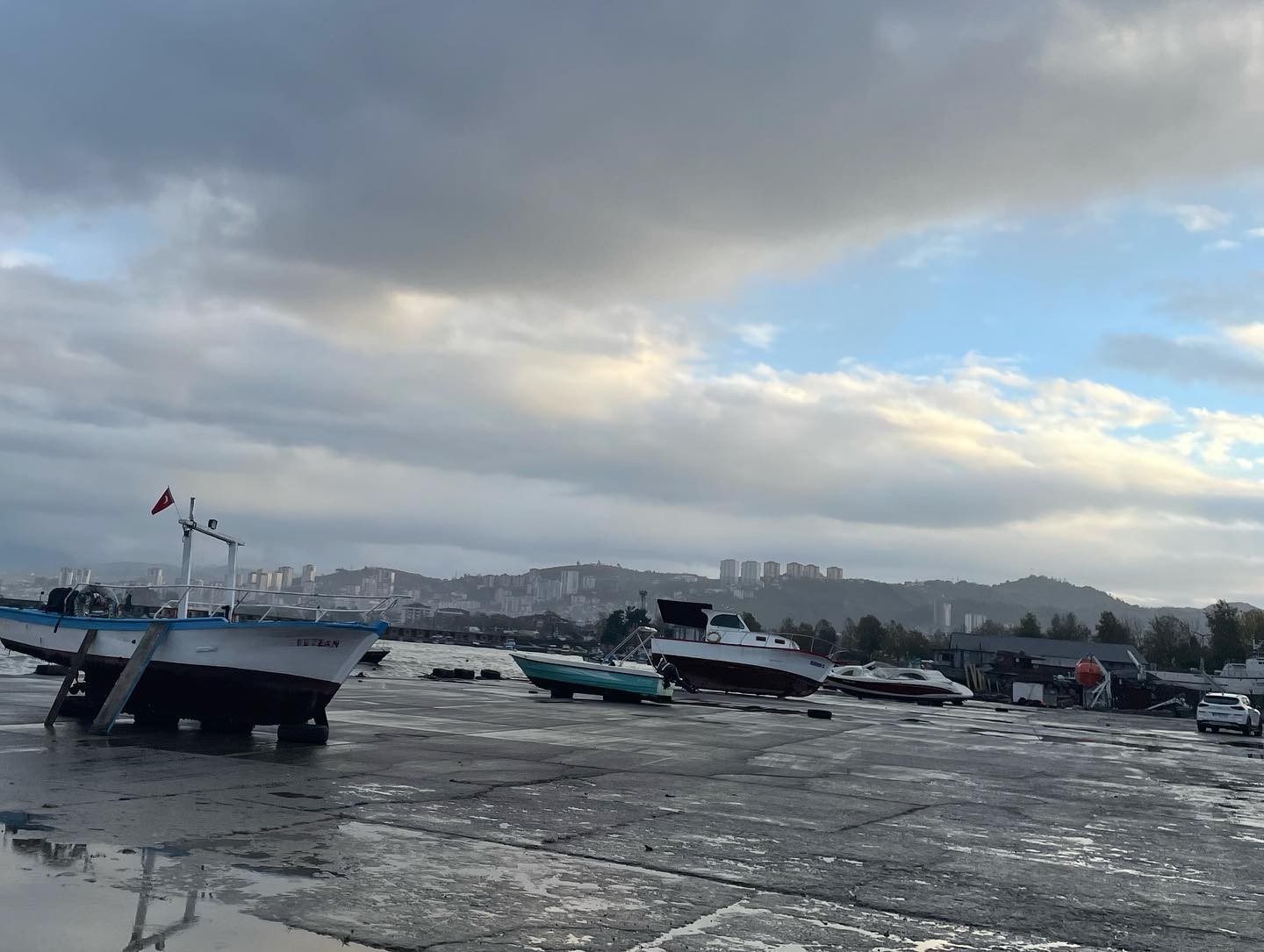 Kayıklar karaya çıktı