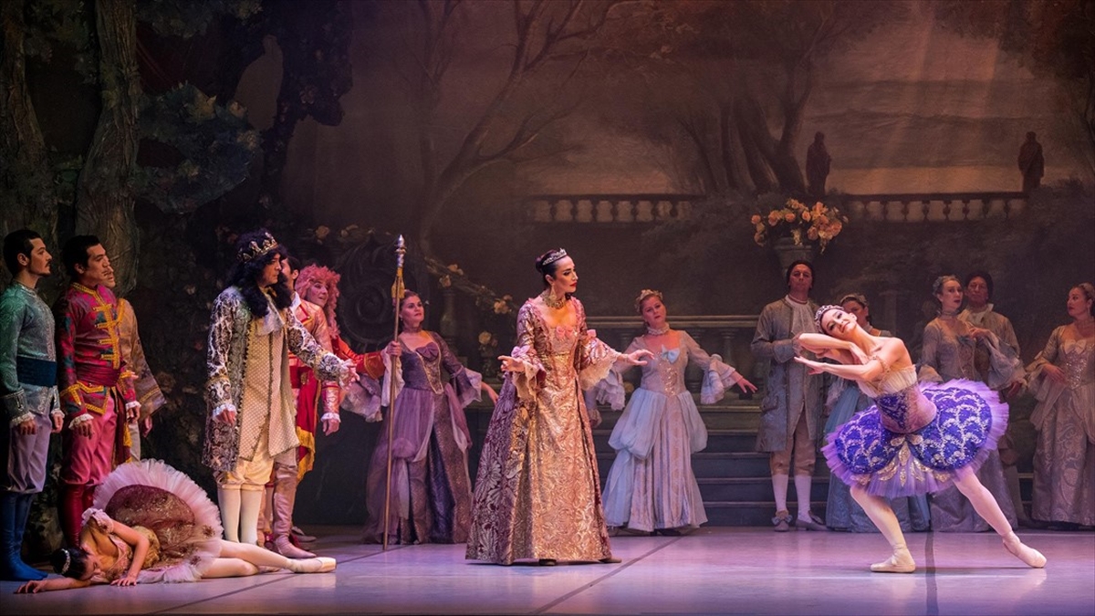 'Uyuyan Güzel' Yarın Akm'de Sahnelenecek