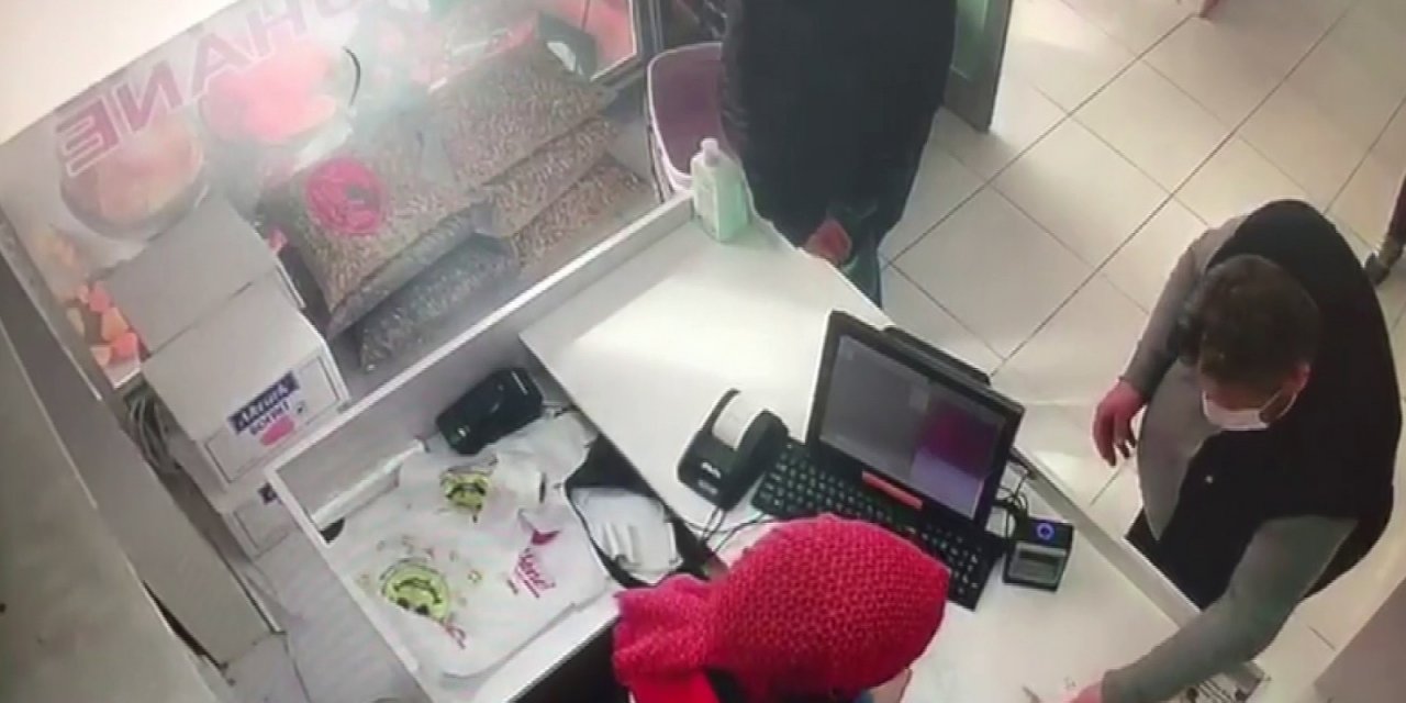 Haberlere çıkınca, çaldıkları parayı geri getirip helallik istediler