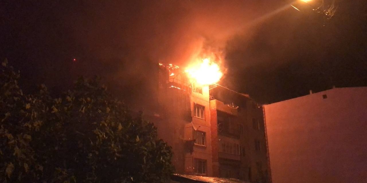 Gemlik’te korkutan yangın: Bina sakinleri canlarını zor kurtardı, 1 kişi zehirlendi