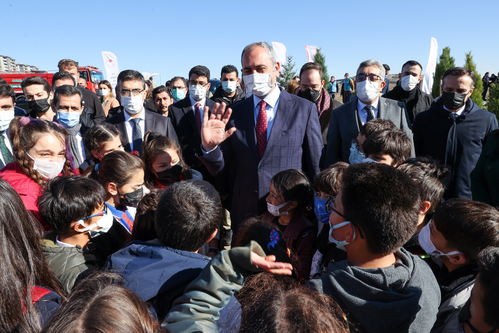“Ülkemizin geleceği daha yeşil, daha huzurlu, daha güzel olsun duasıyla bugün toprakla buluştuk”