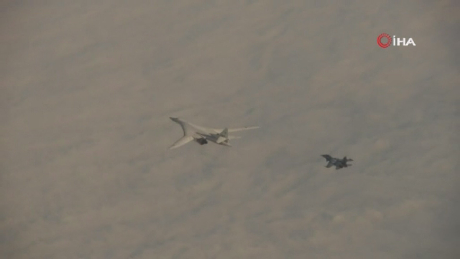 Rus bombardıman uçakları, Belarus semalarında devriye uçuşuna devam ediyor