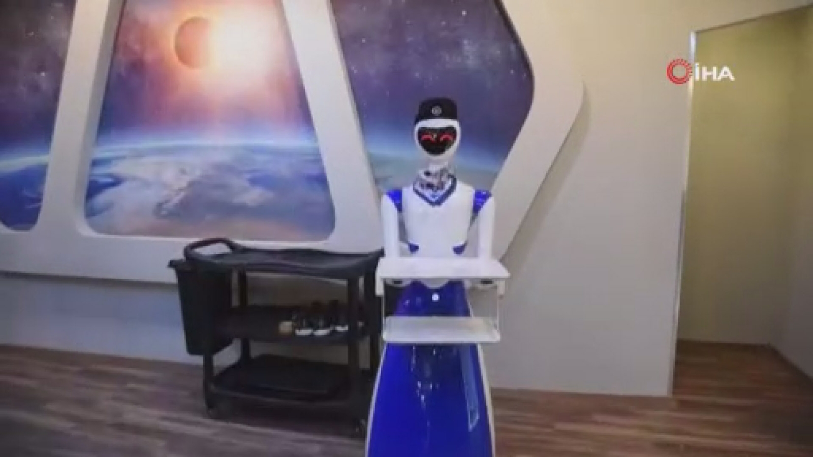 Irak’ta robot garsonların hizmet verdiği ilk restoran açıldı