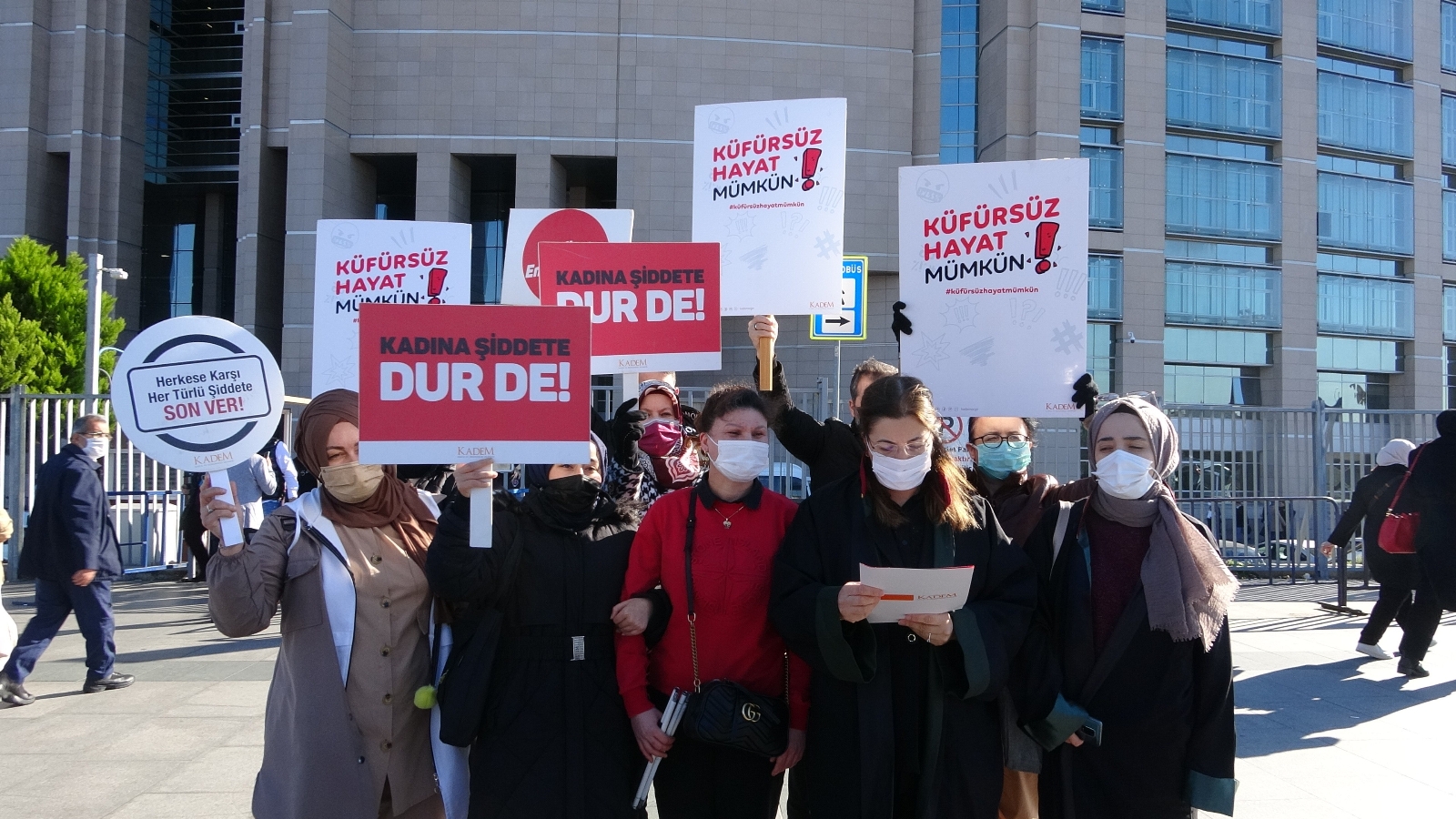 Can Ataklı’nın başörtülü öğretmene hakaret davasına devam edildi