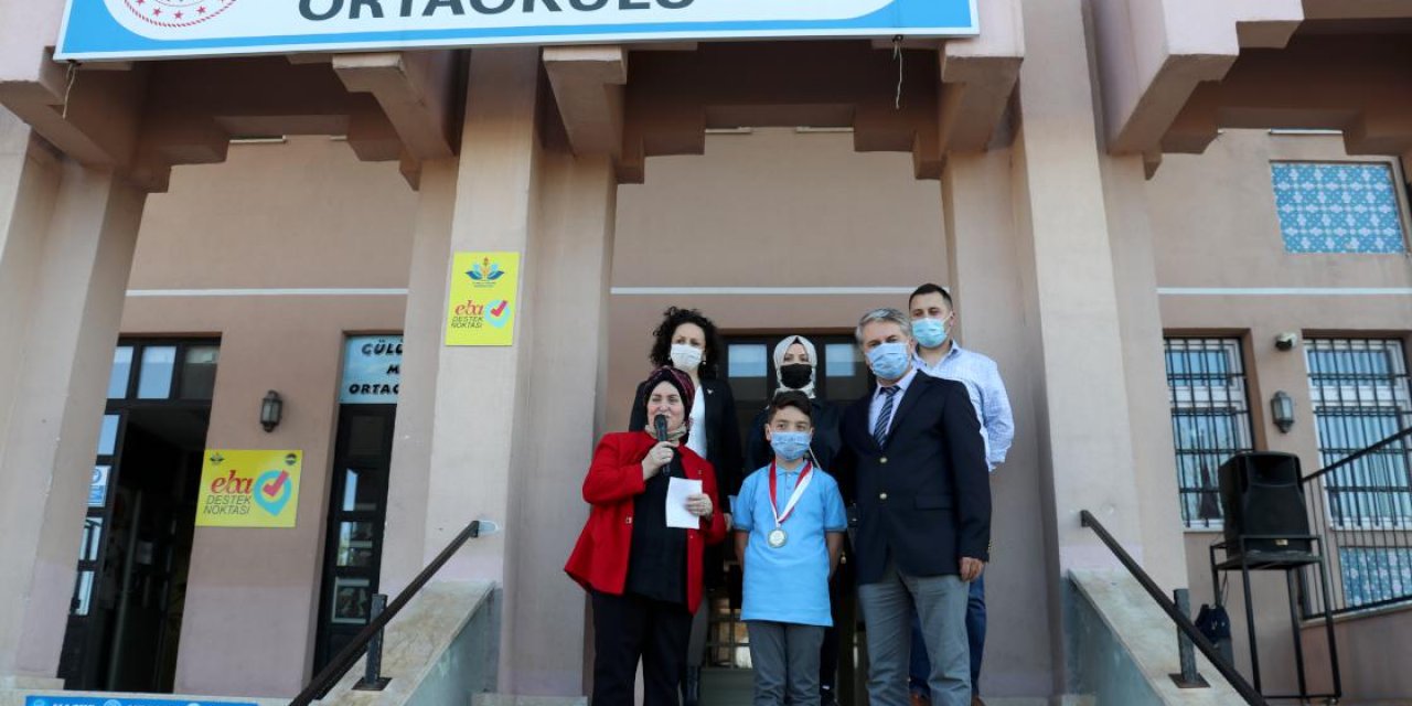 Bursunu kanser derneğine bağışlayan öğrenci duyarlılığıyla örnek oldu