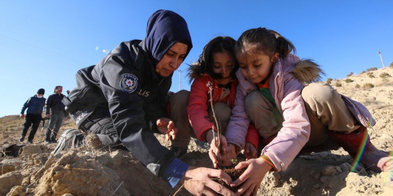 Türk polis teşkilatından 11 Kasım ağaç dikme kampanyasına destek 11.000 fidan dikildi