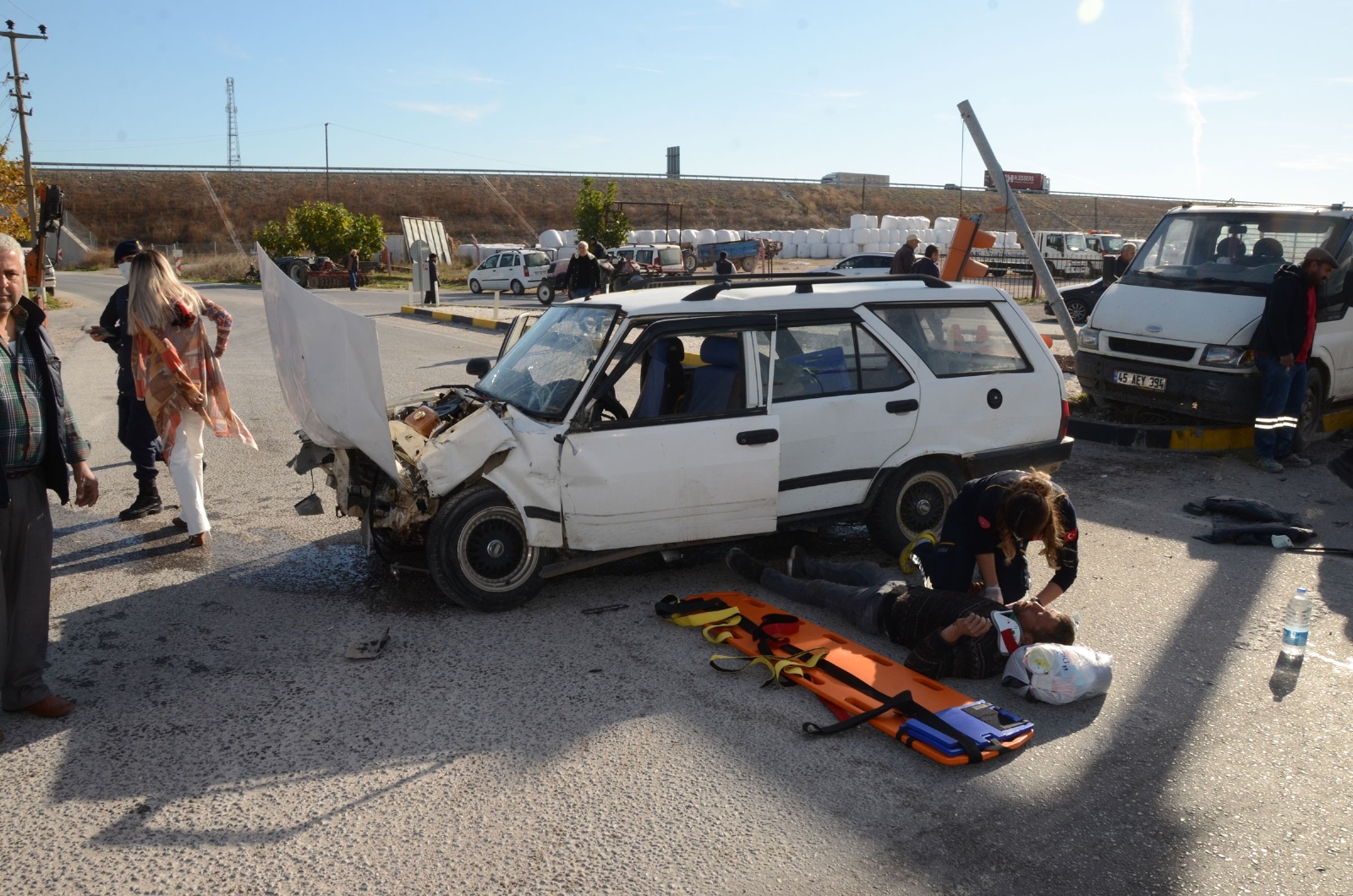 Manisa’da 3 aracın karıştığı kaza güvenlik kamerasına yansıdı