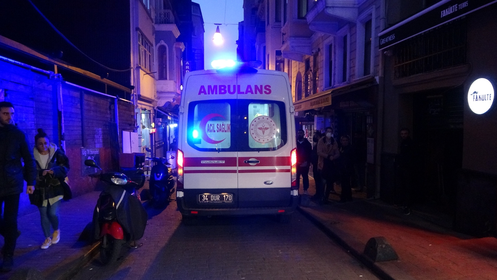 Beyoğlu’ndaki kafede çalışan işçi ayağını kesti