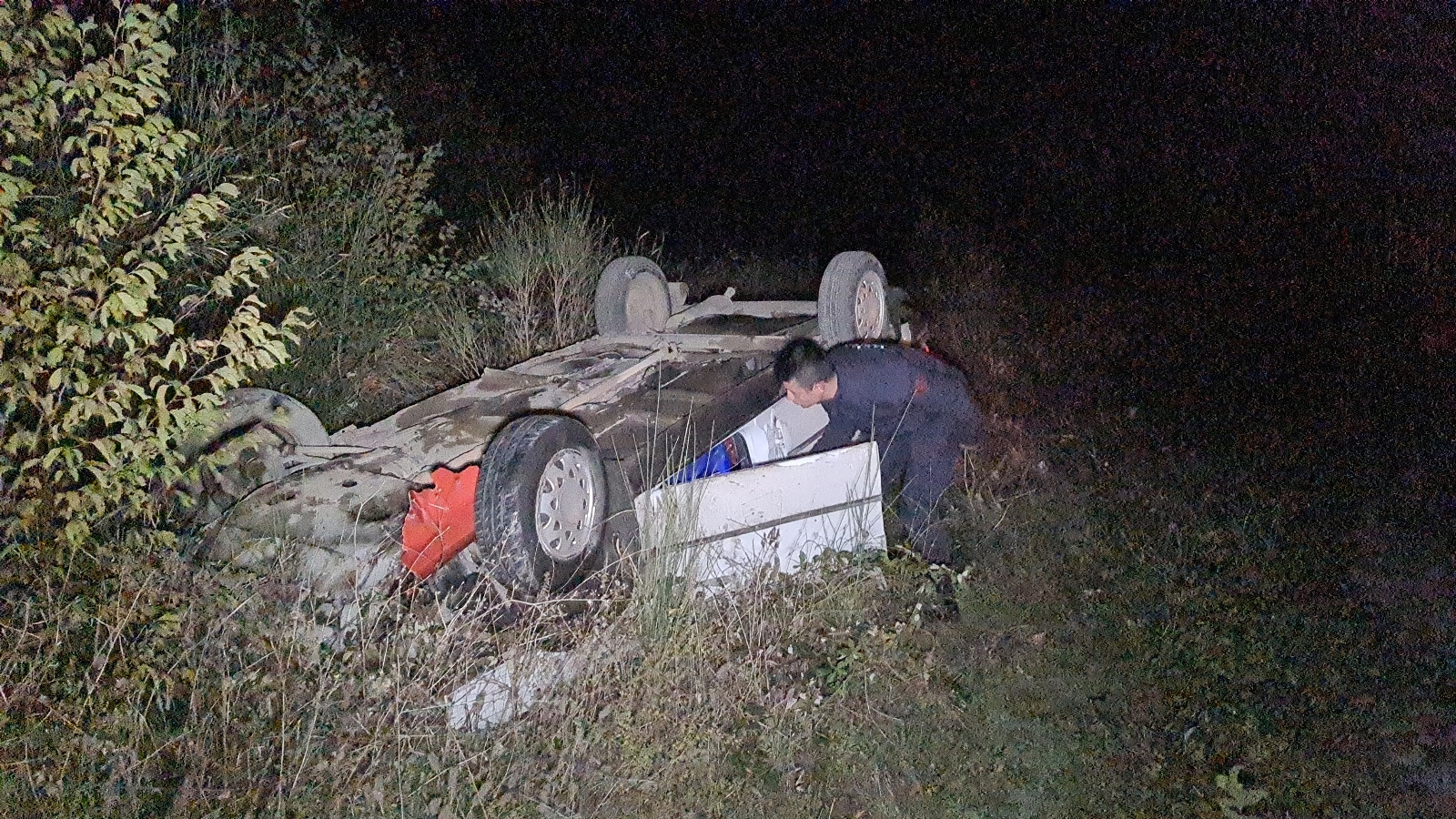 Kontrolden çıkan araç bariyerlere çarpıp takla attı: 5 yaralı