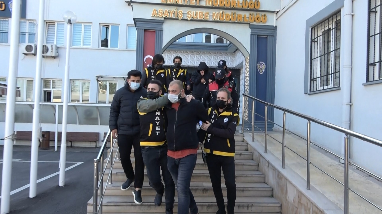 Boşandığı karısını öldürdükten sonra kaplıcaya giden zanlı tutuklandı