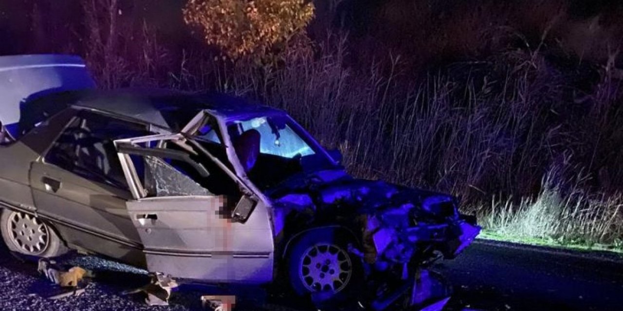 Manisa otomobil arkadan traktöre çarptı: 1 ölü, 6 yaralı