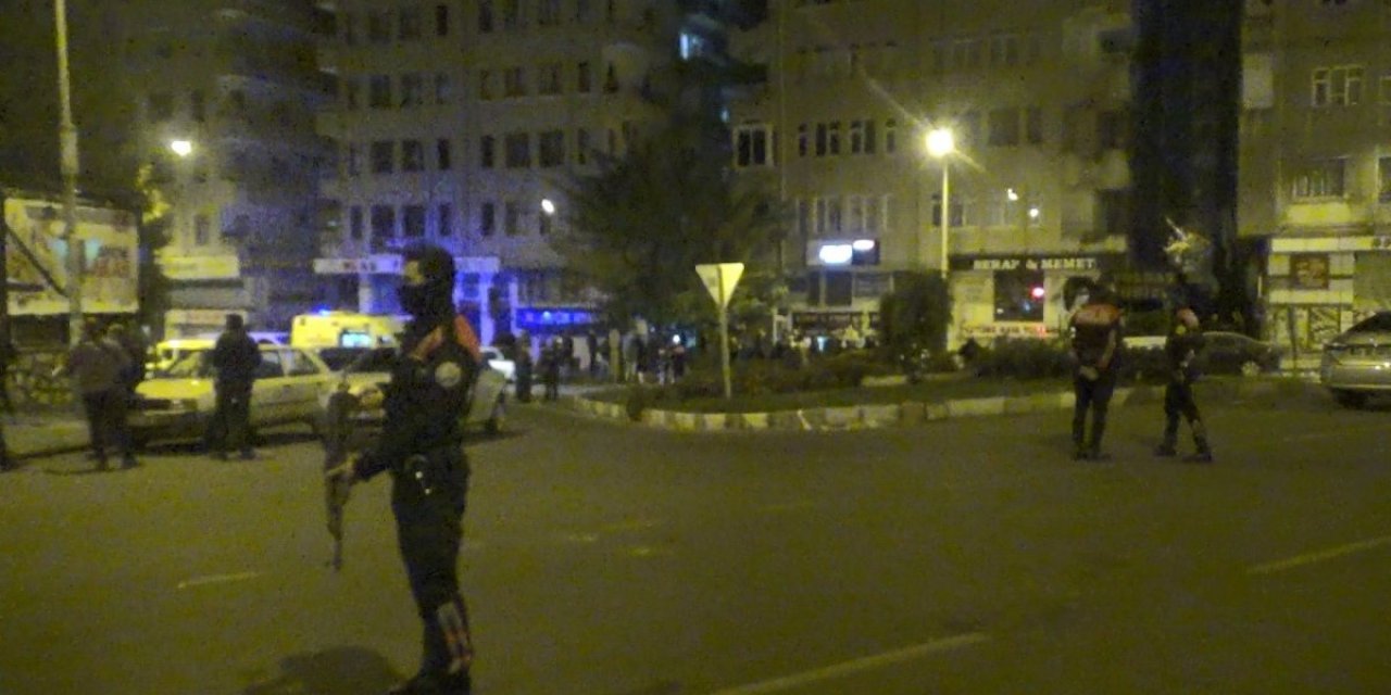 Diyarbakır'da barışmak için buluşan iki grup silahlarla çatıştılar