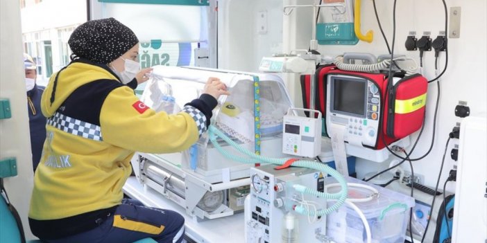 Yenidoğan Ambulanslarıyla 20 Bin Bebek Hayata Tutundu