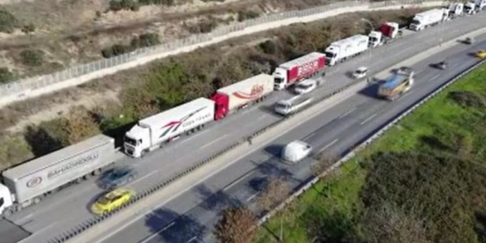 Limana Giriş İçin Bekleyen Tırlar Kilometrelerce Kuyruk Oluşturdu