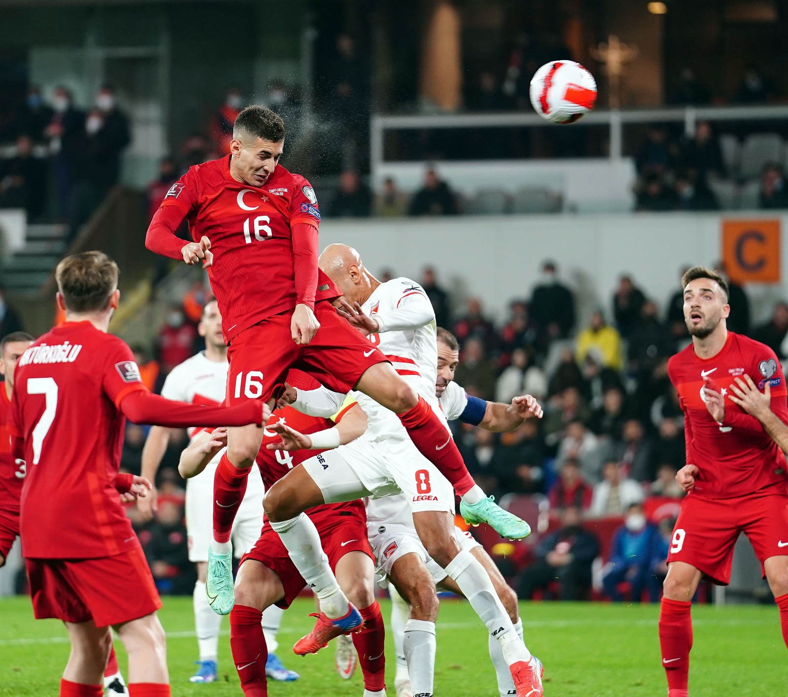 Siyasilerden A Milli Futbol Takımı’na tebrik