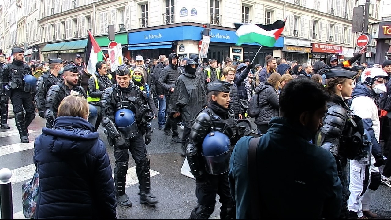 Fransa’da Sarı Yelekliler bir kez daha sokaklarda