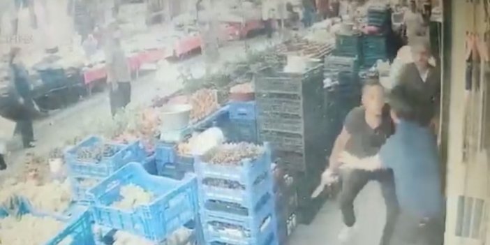 İstanbul’da pazarda dehşet anları: Önce bıçakladı sonra tekme ve yumruklarla dövdü