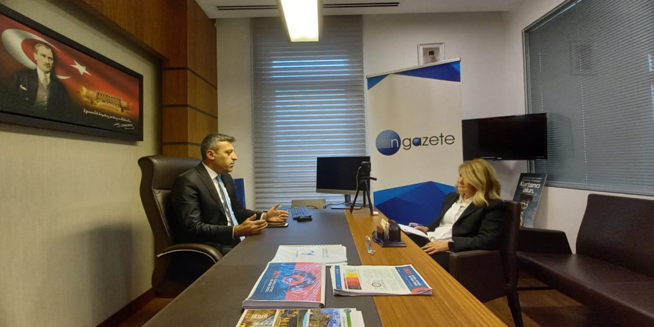 İki erkek kardeşten biri çalışacak diğerini okutacaktı…Okuyan o kardeş, Öztürk Yılmaz'dı…. ÖZTÜRK YILMAZ GÖZYAŞLARINI TUTAMADI