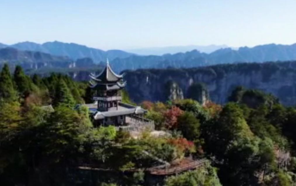 Çin’deki sarp kayalıklarda çöp toplama etkinliği