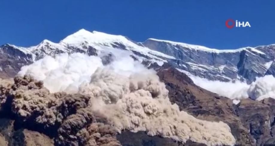 Nepal’de ortaokula çığ düştü: 11 yaralı