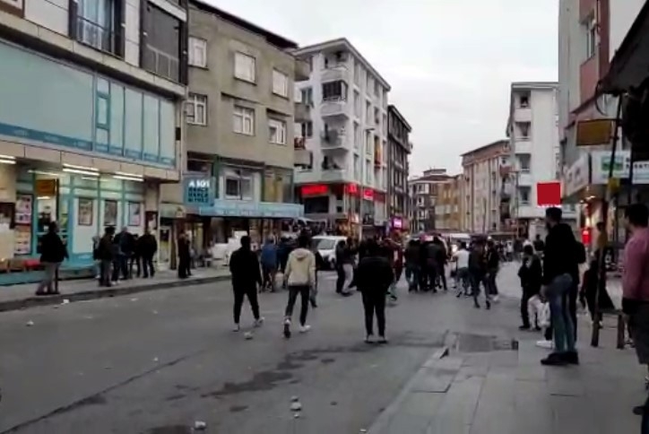 Esenyurt’ta meydan savaşını aratmayan sopalı, satırlı, taşlı kavga