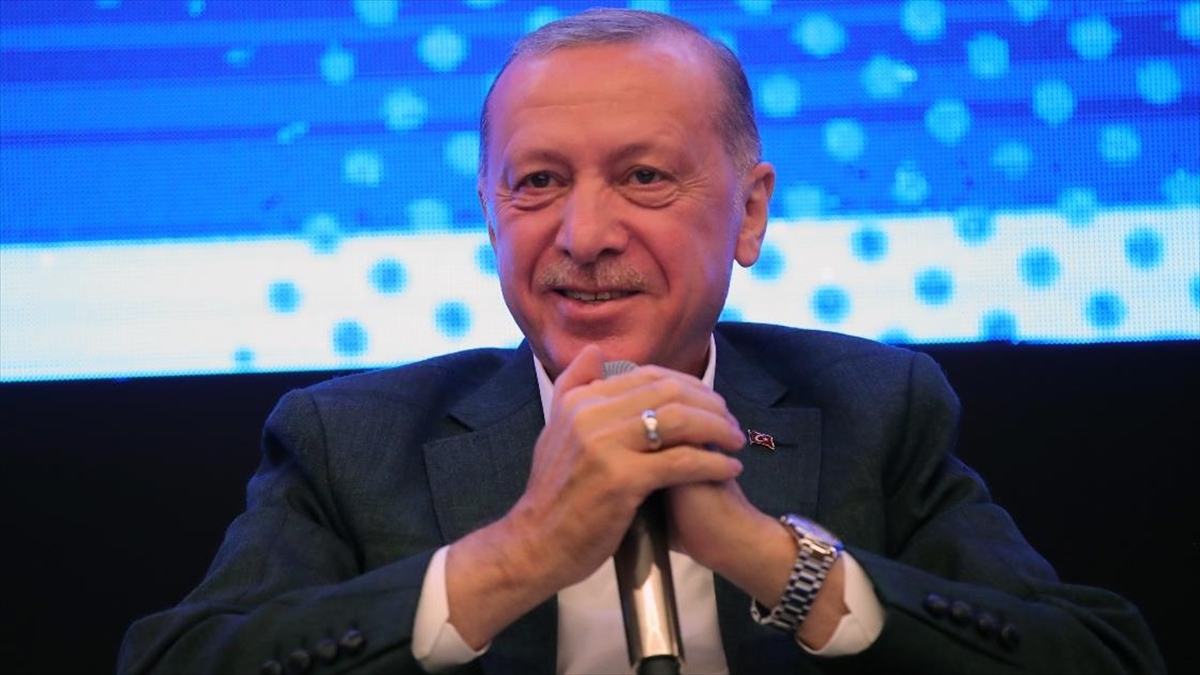 Cumhurbaşkanı Erdoğan: Gençlerimizin, Kahramanlarımızın İzinden Giderek Yeni Destanlar Yazacaklarına İnanıyorum