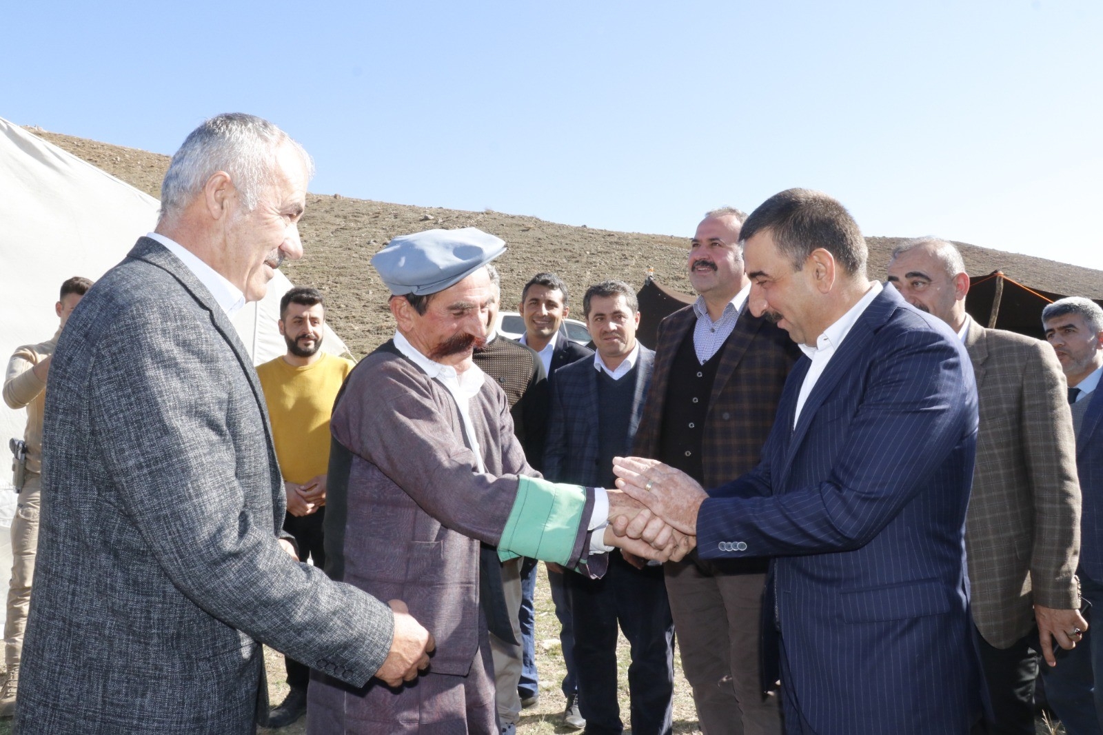 Siirt’te terörden temizlenen bölgede bal hasadı yapıldı