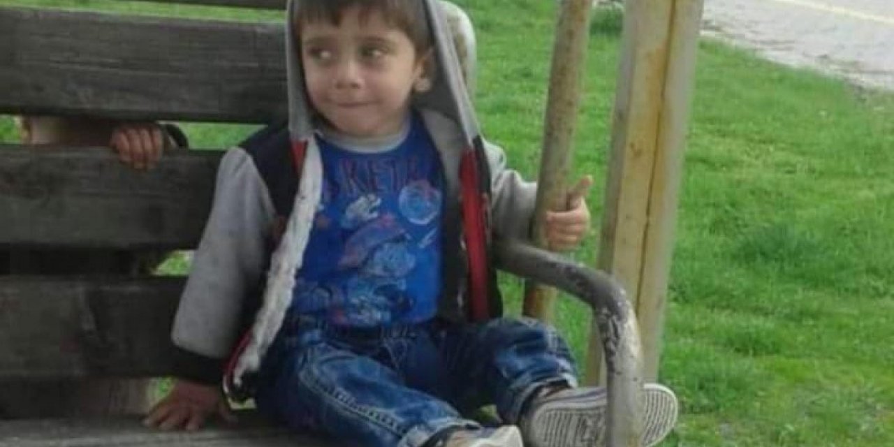 Kastamonu'da girdiği çamaşır makinesinde ölen Mert, toprağa verildi