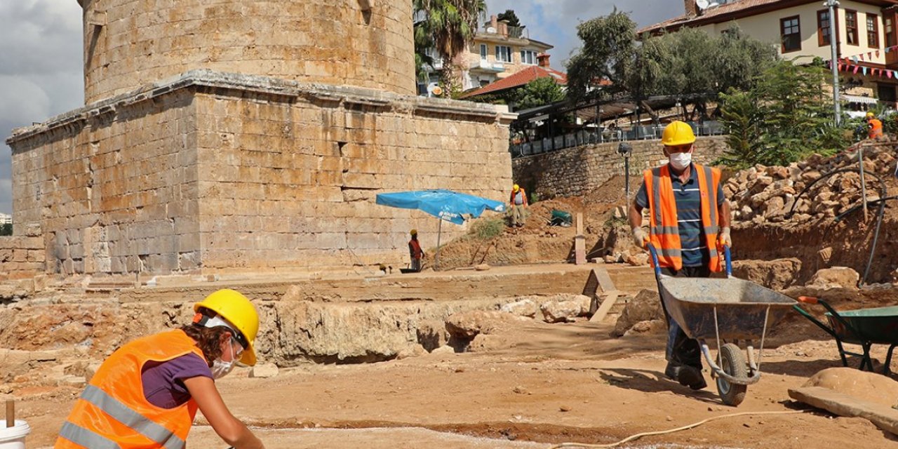 Antalya'daki Hıdırlık Kulesi'nin çevresindeki kazıda yeni bulgulara rastlandı