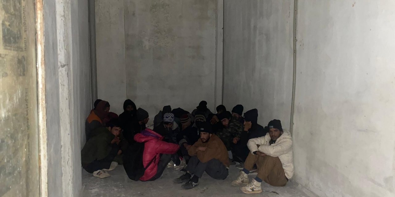 Atıl durumdaki iş merkezinde 17 düzensiz göçmen yakalandı