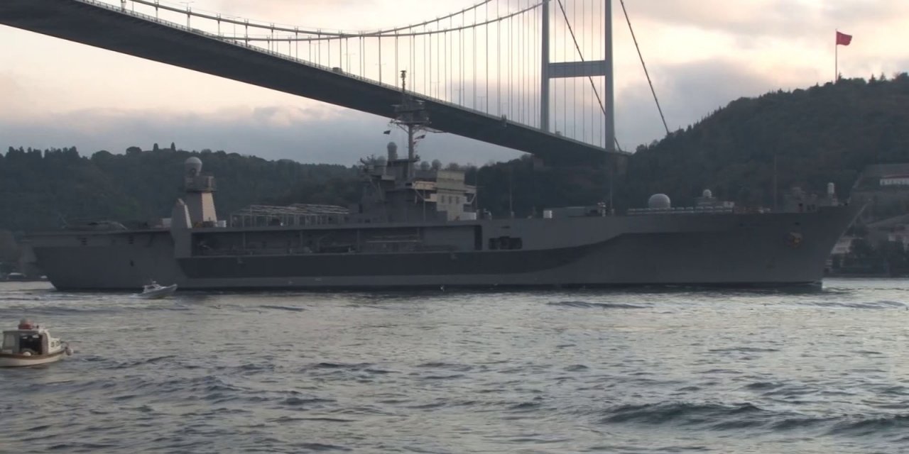 ABD savaş gemisi İstanbul Boğazı’ndan geçti