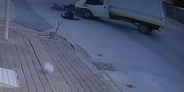 Motosiklet sürücüsü, çarpışmanın etkisiyle kamyonun üzerinden diğer tarafa uçtu