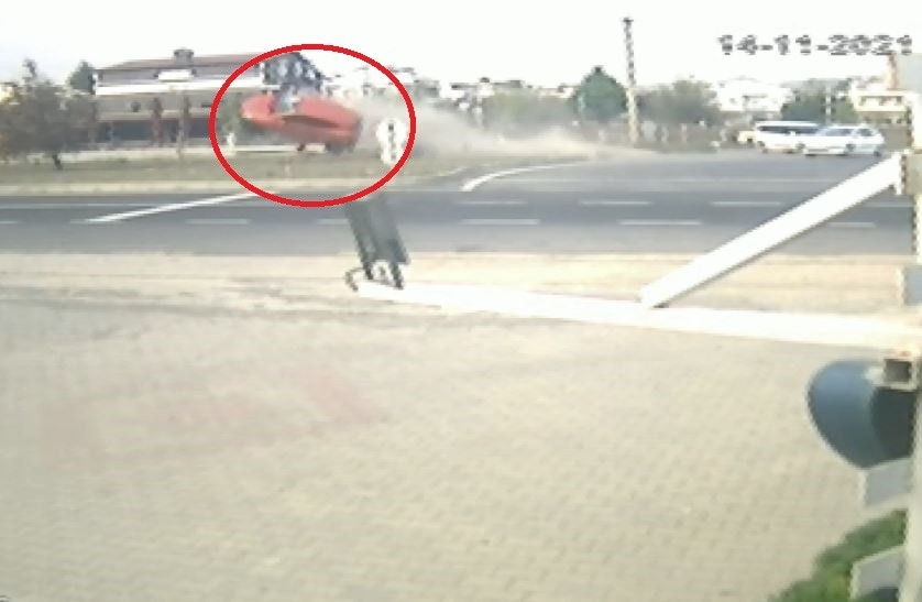 Feci kaza kamerada: Sebep olduğu kazada arkasına bile bakmadan kaçtı