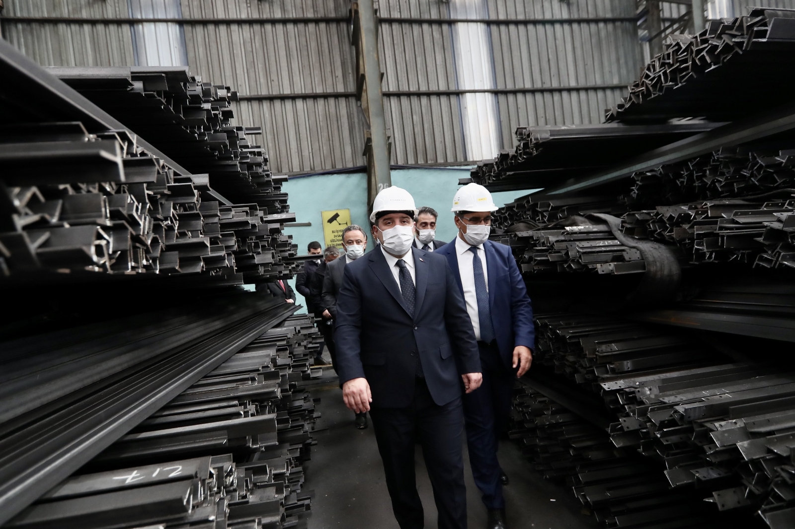 Bakan Varank, Karabük’te Organize Sanayi Bölgesi’ni Gezdi