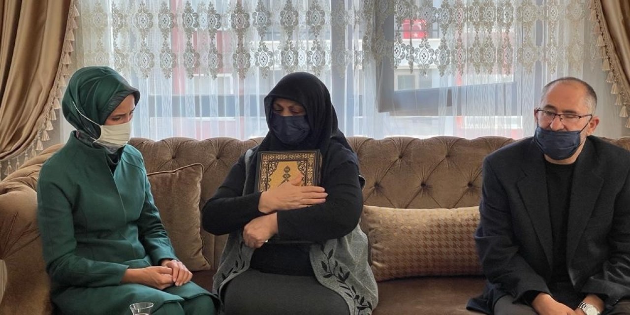 Sümeyye Erdoğan Bayraktar’dan Başak Cengiz’in ailesine taziye ziyareti