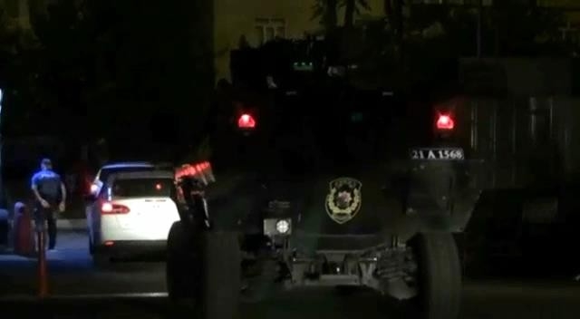 Diyarbakır’da eylem hazırlığındaki 2 PKK’lı terörist mühimmatlarla yakalandı