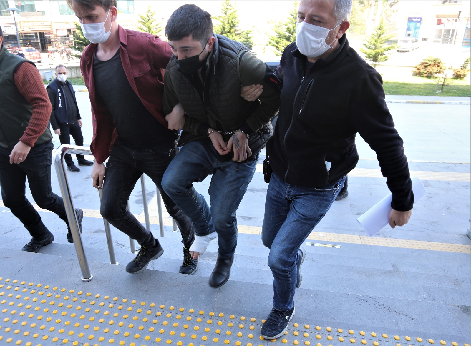 Arkadaşı, Kız Kardeşini Sosyal Medyadan Takip Edince Cinayet İşledi