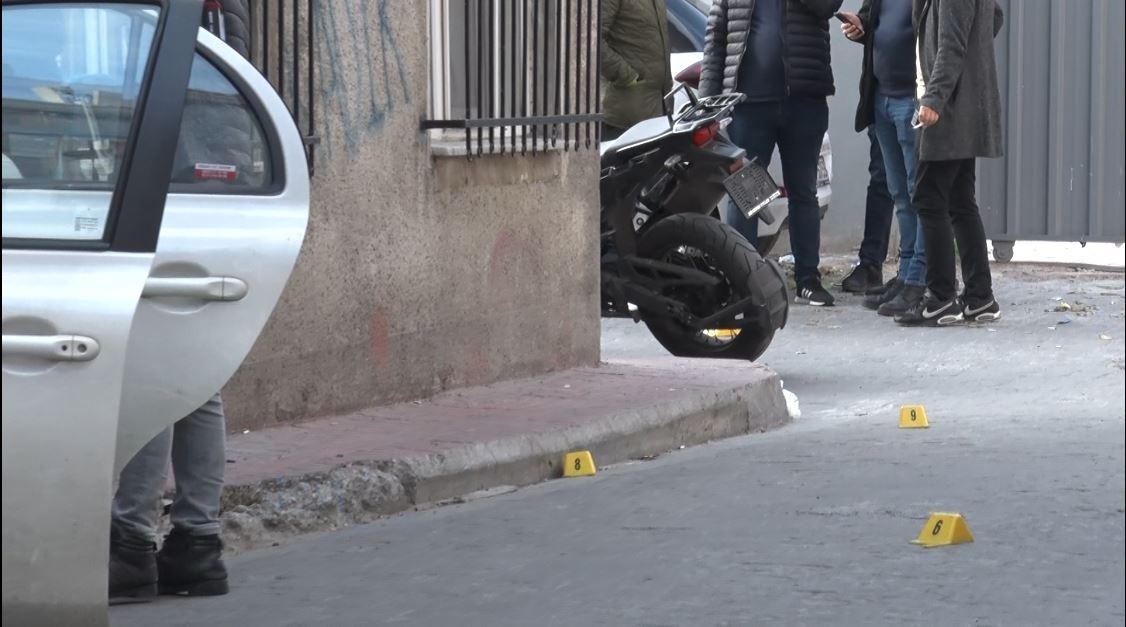 Kasımpaşa’da silahlı çatışma: Motosikletli 4 saldırgan kurşun yağdırdı