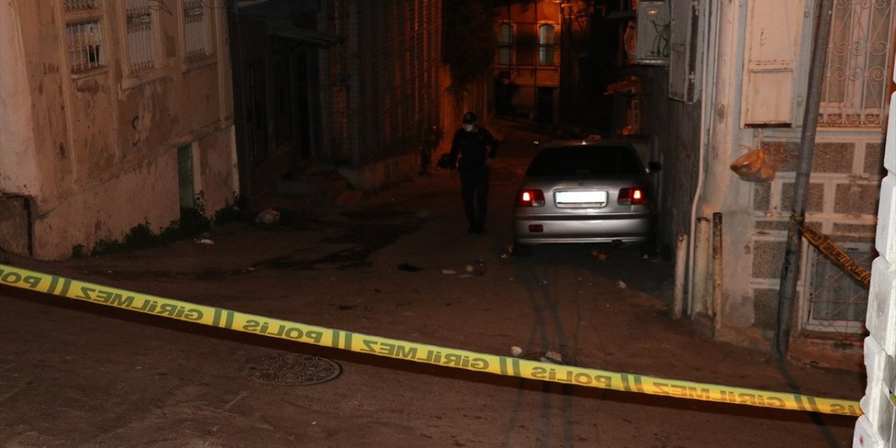 İzmir'de bıçaklı ve silahlı kavga: 6 yaralandı