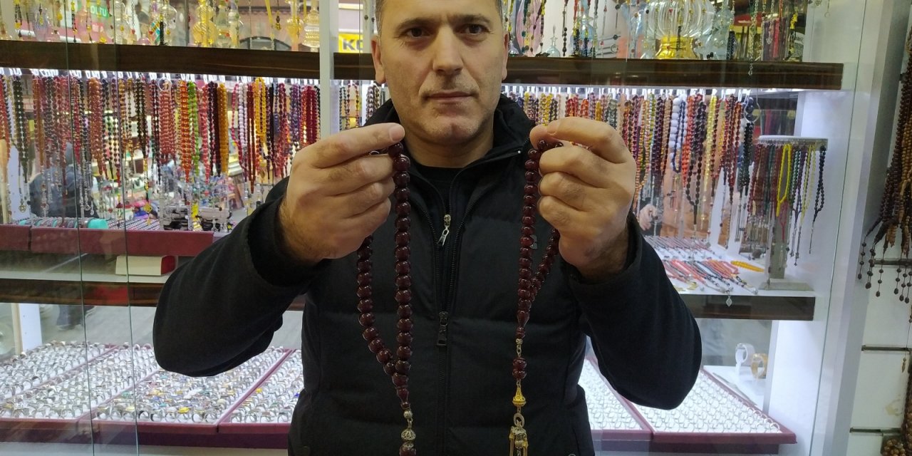 30 milyon yıllık fosillerden yapılan kehribar tespihler 70 bin liraya satılıyor