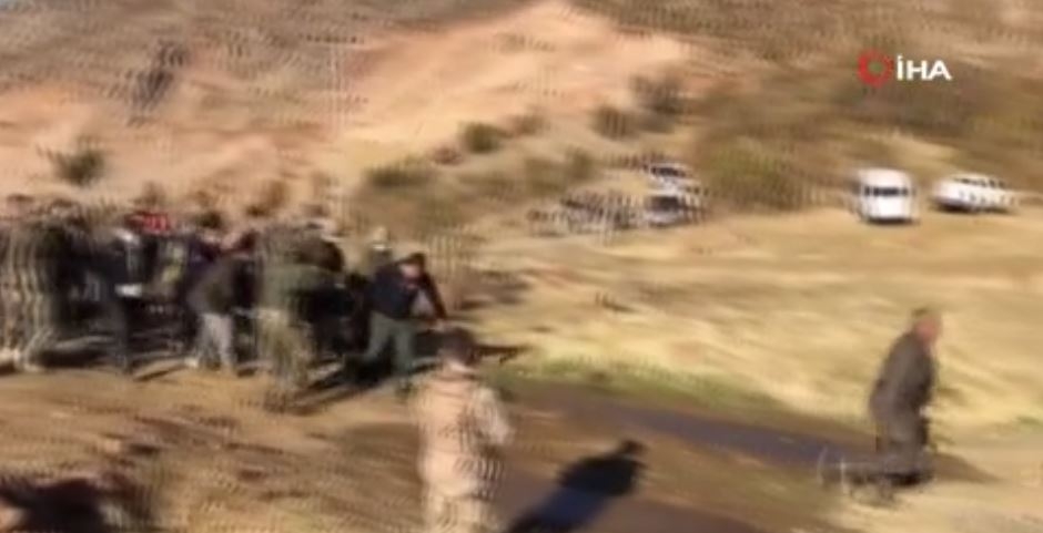 Mehmetçik yaralı vatandaşı askeri helikopter ile hastaneye tahliye etti