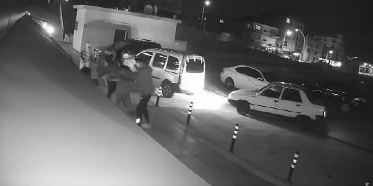 Kocaeli’de 1 kişinin öldüğü 3 kişinin yaralandığı bıçaklı kavga kamerada