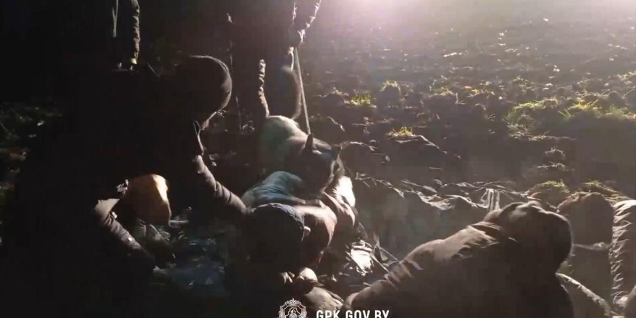 Belarus-Litvanya sınırındaki göçmenlere köpekle müdahale ediliyor
