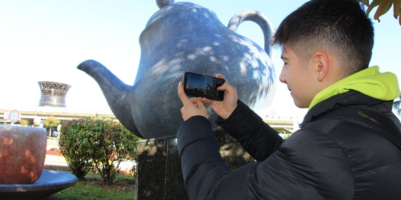 Rize’nin 29 metrelik çay bardağı sosyal medya tutkunlarının ilgi odağı oldu