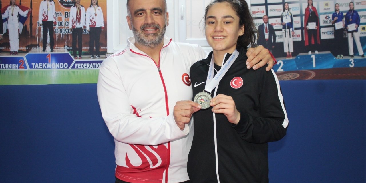 Milli tekvandocu Sude Yaren Uzunçavdar Saraybosna’dan bronz madalya ile döndü